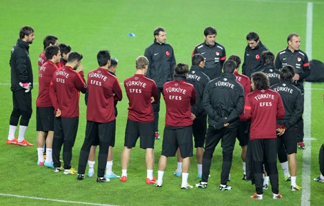 A MİLLİ TAKIM, MACARİSTAN MAÇI HAZIRLIKLARINA BAŞLADI