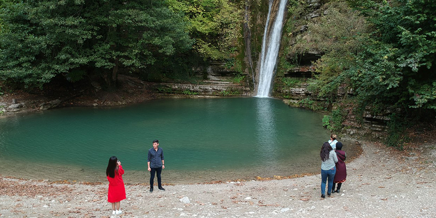 Erfelek Tatlıca Şelaleleri ziyaretçileri hayran bırakıyor