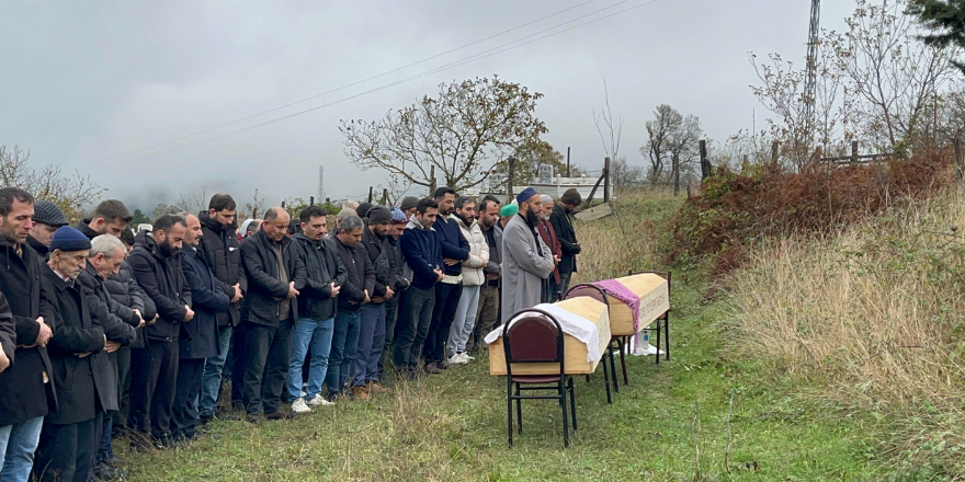 Kocaeli’deki aile katliamında ölen anne ile oğlu Sinop’ta toprağa verildi