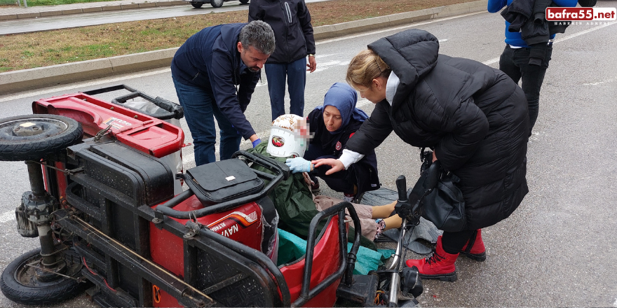 Samsun'da hasta taşıyan 3 tekerlekli bisiklet ambulansla çarpıştı