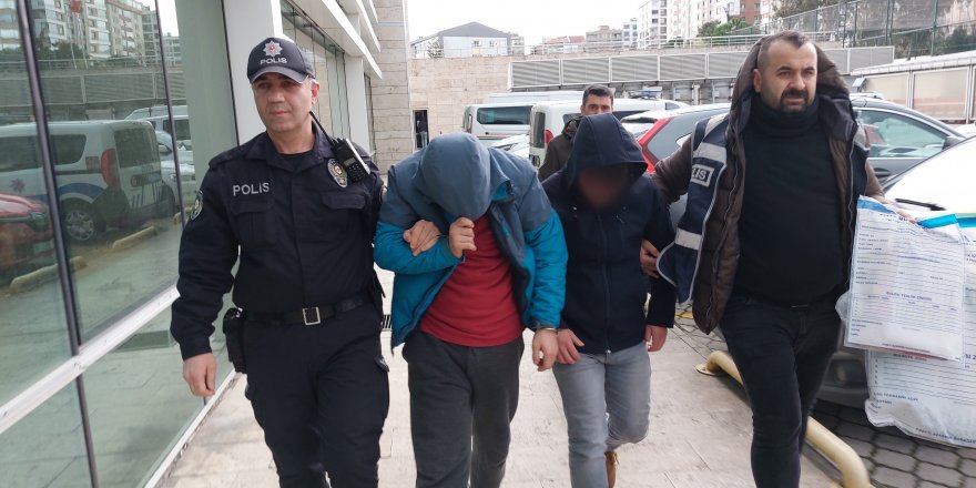 Araçlardan Mazot Çalan 2 Kişi Polisin Dikkati Sayesinde Yakalandı