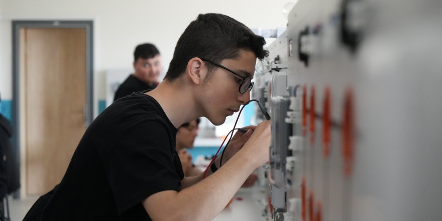 Karadeniz'in tek teknoloji lisesi geleceğin gözde mesleklerine öğrenci yetiştiriyor