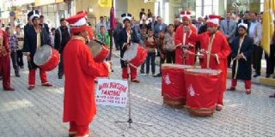 Hayır Çarşısı Mehteranla Açıldı