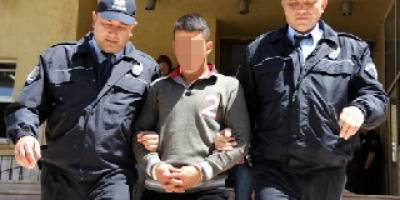 ÇALIŞTIĞI İNŞAATTAKİ DEMİRLERİ ÇALIP SATTI