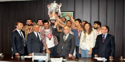 OMÜ VOLEYBOL TAKIMI TÜRKİYE ŞAMPİYONU