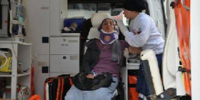 BAFRADA OTOMOBİL TAKLA ATTI: 2 YARALI