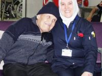 HEMŞİRELERDEN HUZUREVLERİNE ZİYARET