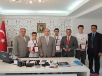 BAFRA ANADOLU LİSESİ BİLİŞİMDE DÜNYAYA İSMİNİ DUYURDU