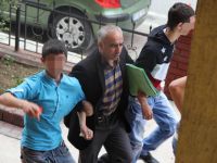 CAMİDEN HIRSIZLIK YAPAN 4 GENÇ KAMERAYA YAKALANDI