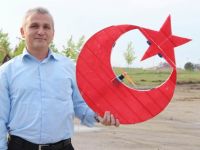 AY-YILDIZ UÇAK GÖRENLERİ ŞAŞIRTIYOR