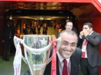 Şampiyon kupayı kaldırdı