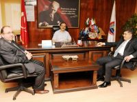 TİCARET ODASI NIN YENİ YÖNETİMİ BAŞKAN ŞAHİN’İ ZİYARET ETTİ
