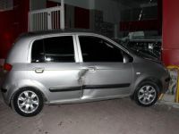 OTOMOBİL KASAP DÜKKANINA ÇARPTI: 1 YARALI