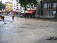 ETKİLİ YAĞMUR HAYATI FELÇ ETTİ