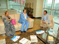 SAFİYE SOYMAN VE FAİK ÖZTÜRK, AY-YILDIZLI BİNAYA HAYRAN KALDI