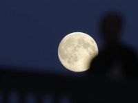 Ay yüzünü gösterdi