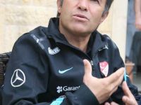 Basit oynayan kazandı