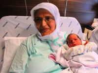 54 YAŞINDA ANNE OLDU