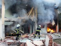 PATLAYAN TÜP EVİ YIKTI