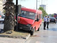 SAMSUNDA TRAFİK KAZASI: 2 YARALI