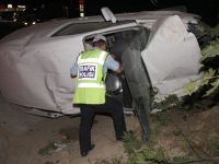 KAMYONET SU KANALINA YUVARLANDI: 1 YARALI