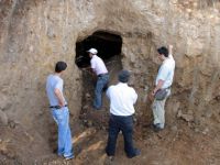 2 BİN 300 YILLIK MEZAR ODALARI BULUNDU