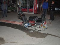 BAFRADA OTOMOBİL ELEKTRİKLİ BİSİKLETLE ÇARPIŞTI: 1 YARALI
