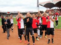 3 PUAN, BAŞKAN KAR’A HEDİYE EDİLDİ