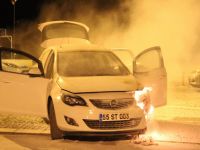 OTOMOBİLİ KÜL OLMAKTAN VATANDAŞLAR KURTARDI