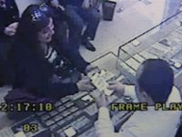 KUYUMCUYU DOLANDIRAN GENÇ KIZ KAMERAYA YAKALANDI