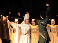SANAT MERKEZİNDE ÇERKES HALK DANSLARI GÖSTERİSİ