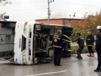 MİNİBÜS DEVRİLDİ: 5 YARALI