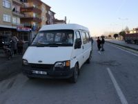 MİNİBÜSÜN ÇARPTIĞI ÖĞRENCİ YARALANDI