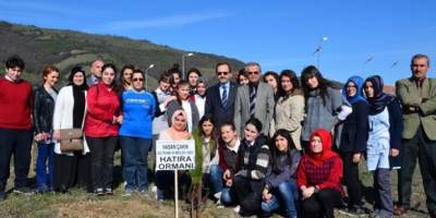 ÖĞRENCİLER AĞAÇ DİKTİ