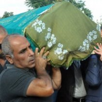 Hükümlü çete lideri annesinin cenazesine izinli katıldı