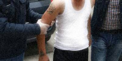 GASPÇI EVDEN ÇIPLAK KAÇTI, KOVALAMACAYLA YAKALANDI