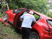 VİRAJI ALAMADI, UÇURUMA YUVARLANDI ''1 YARALI''