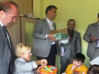 OTİZME KAYMAKAM ELİ