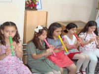 29 EKİM İLKOKULUNDA CANLI MÜZİK EŞLİĞİNDE RESİM SERGİSİ