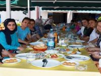 BAFRA'DA EMEKLİYE AYRILAN ÖĞRETMENLERE VEDA YEMEĞİ