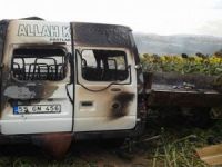 TRAKTÖRÜN RÖMORKUNA ÇARPAN MİNİBÜS YANDI