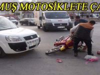 DOLMUŞ MOTOSİKLETE ÇARPTI