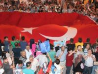 AK PARTİ ZAFERİ MEYDANDA KUTLADI