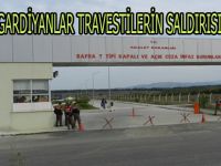 BAFRA'DA TRAVESTİLER GARDİYANLARA SALDIRDI