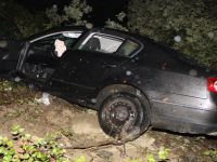 GURBETÇİNİN OTOMOBİLİ YOLDAN ÇIKIP AĞACA ÇARPTI: 2 ÖLÜ, 2 YARALI