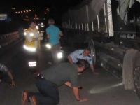 BAFRA'DA TIR'IN ALTINDA CAN PAZARI