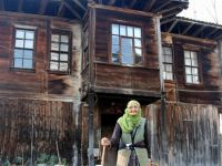 1 ASRI AŞAN ÖMRÜNE RAĞMEN TEK BAŞINA YAŞIYOR