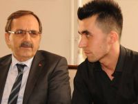 EMRAH USTA ÖDÜLÜ BAFRA'YA ARMAĞAN ETTİ