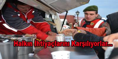 Kızılay Gıcı gölünde sıcak çay ikram ediyor