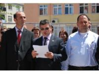 SENDİKALAR ÖĞRETMENE ŞİDDETİ PROTESTO ETTİ